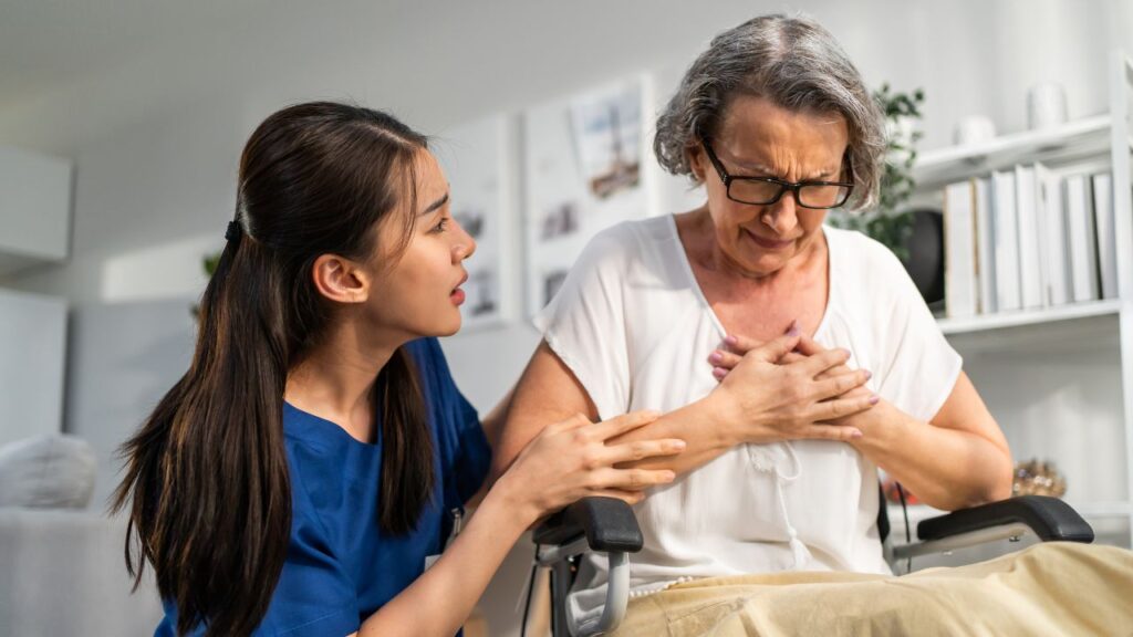 elderly patient has difficulty breath clutching her chest from acute pain